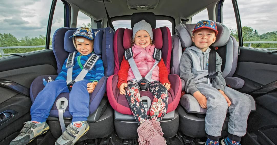 Kiedy dziecko może jechać z przodu? Bezpieczeństwo i ryzyka, które musisz znać