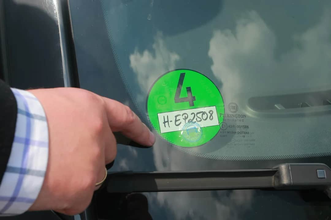 Gdzie kupić naklejkę ekologiczną w Niemczech? Sprawdź najlepsze miejsca