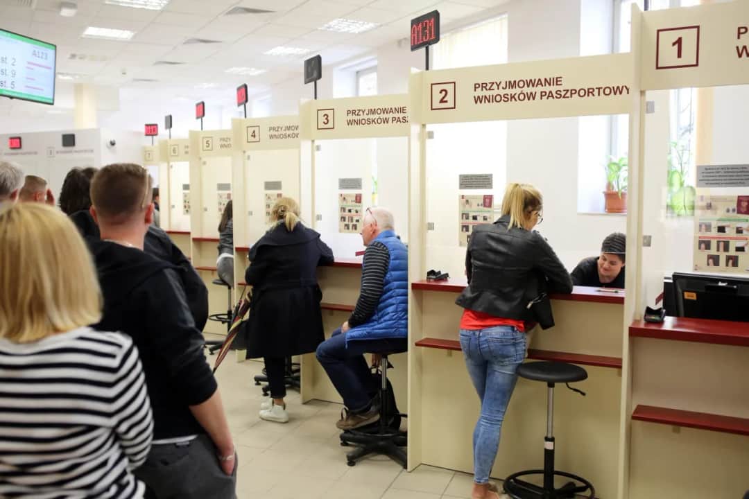 Gdzie wyrobić paszport w Krakowie? Sprawdź lokalizacje, dokumenty i koszty!